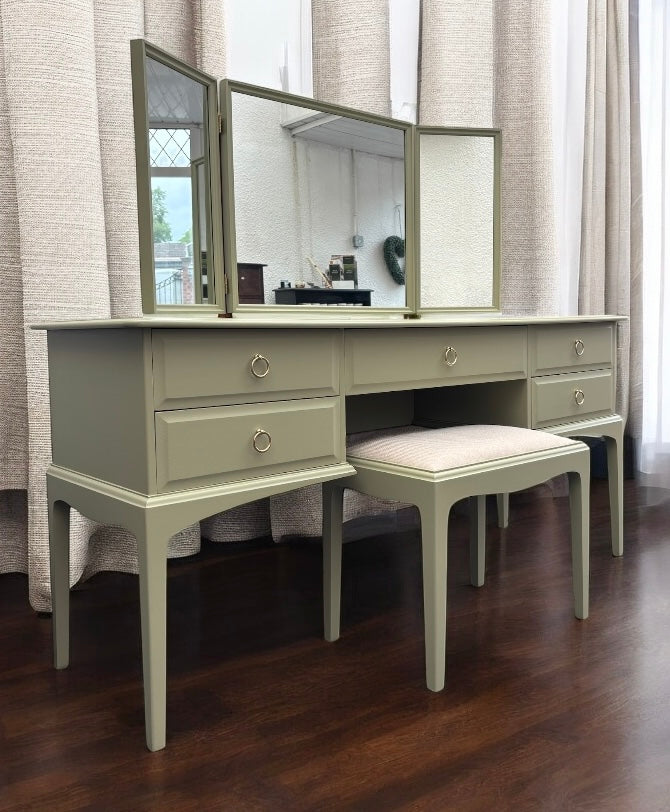 Stag Minstrel Dressing Table 5 x Drawer with stool & triple mirror