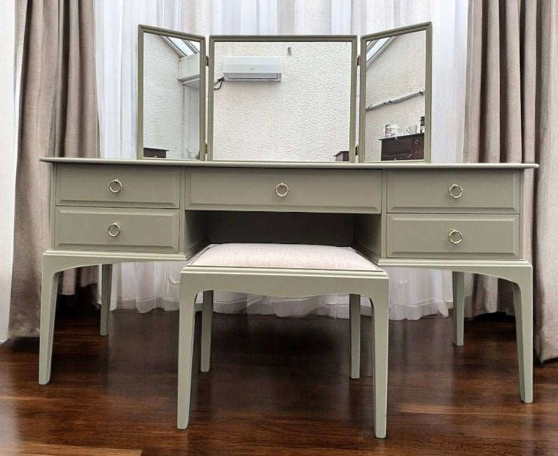 Stag Minstrel Dressing Table 5 x Drawer with stool & triple mirror