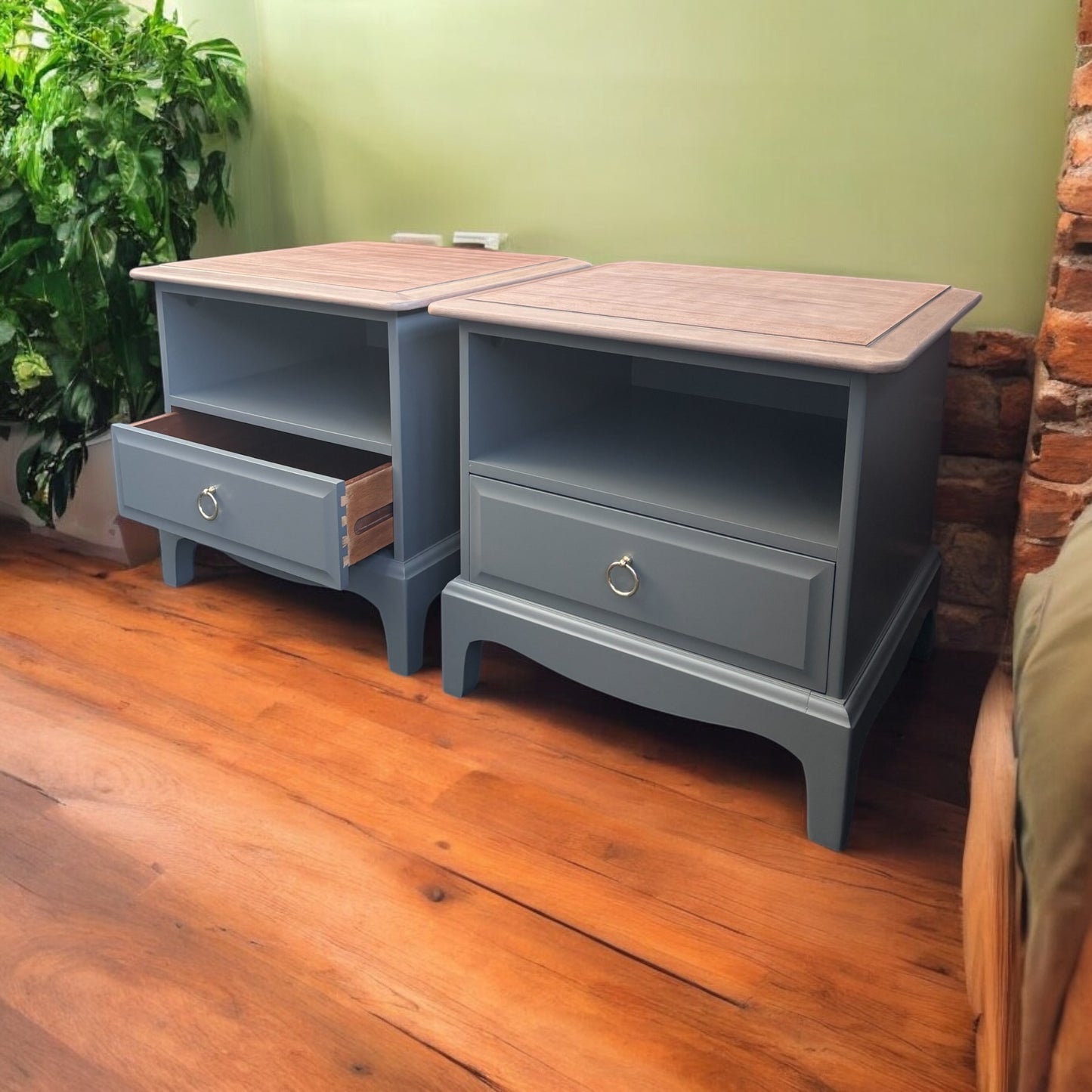 Stag Minstrel Pair of 1 drawer bedsides
