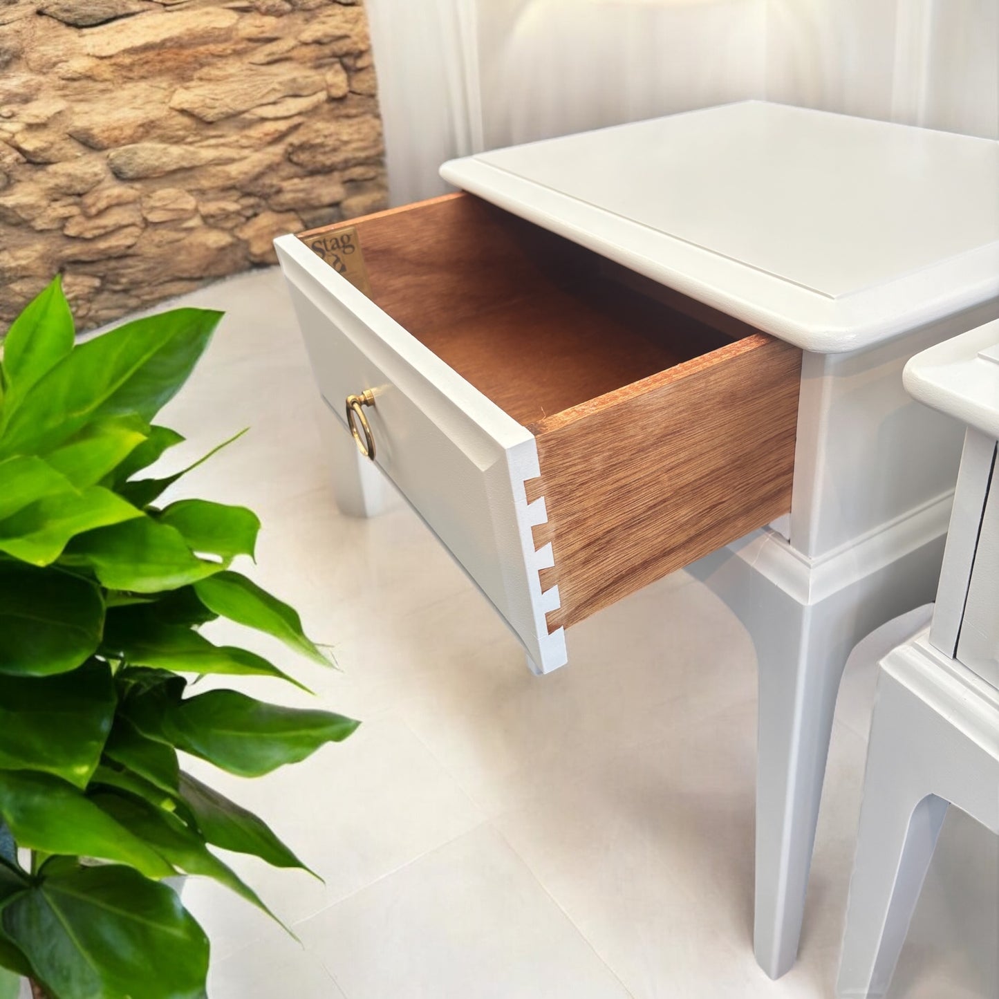 Stag minstrel Leggy Bedsides