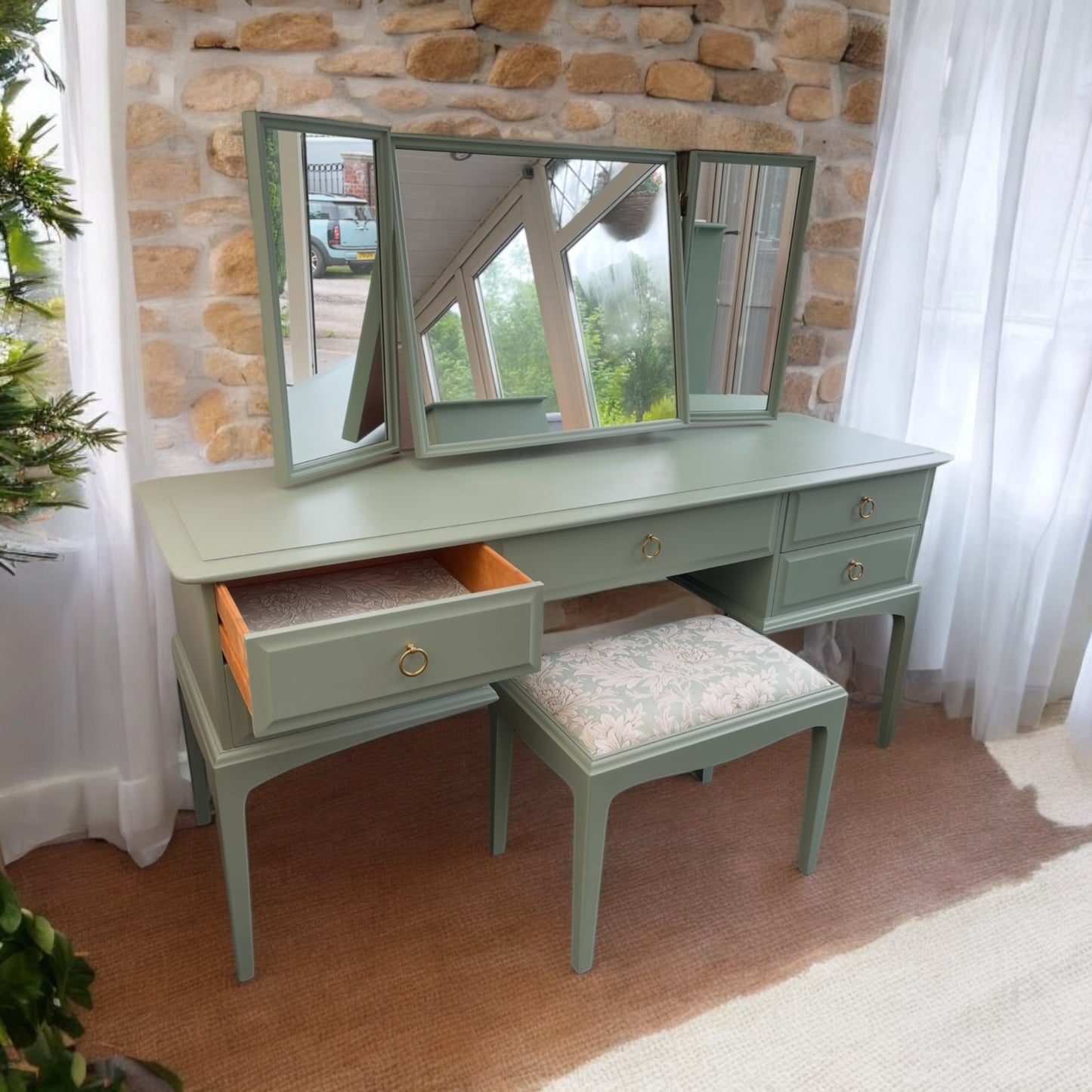 Stag Minstrel Dressing Table 5 x Drawer with stool & triple mirror