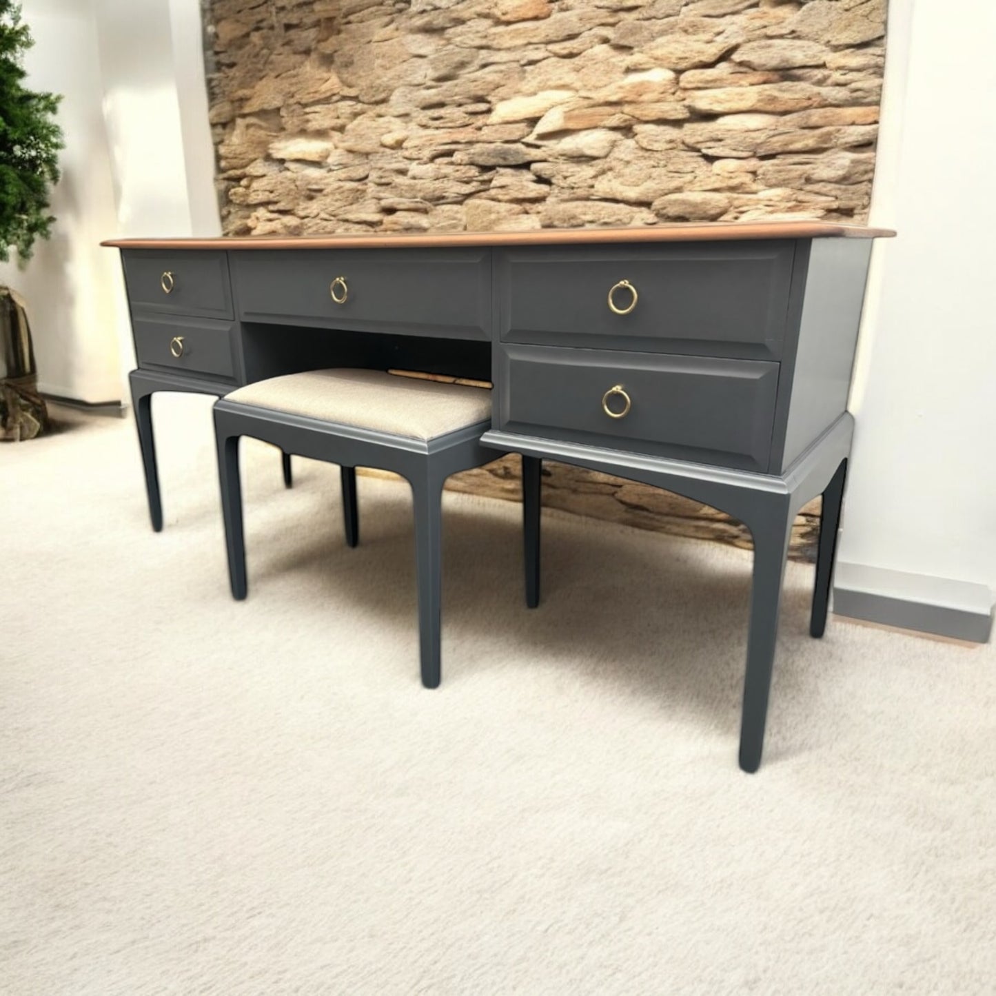 Stag Minstrel Dressing Table 5 x Drawer with stool & triple mirror