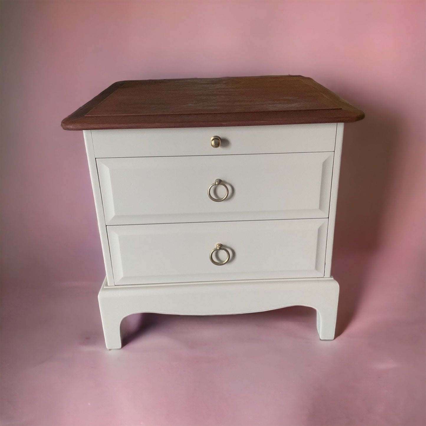 Stag Minstrel Pair of 2 drawer bedsides with tea tray