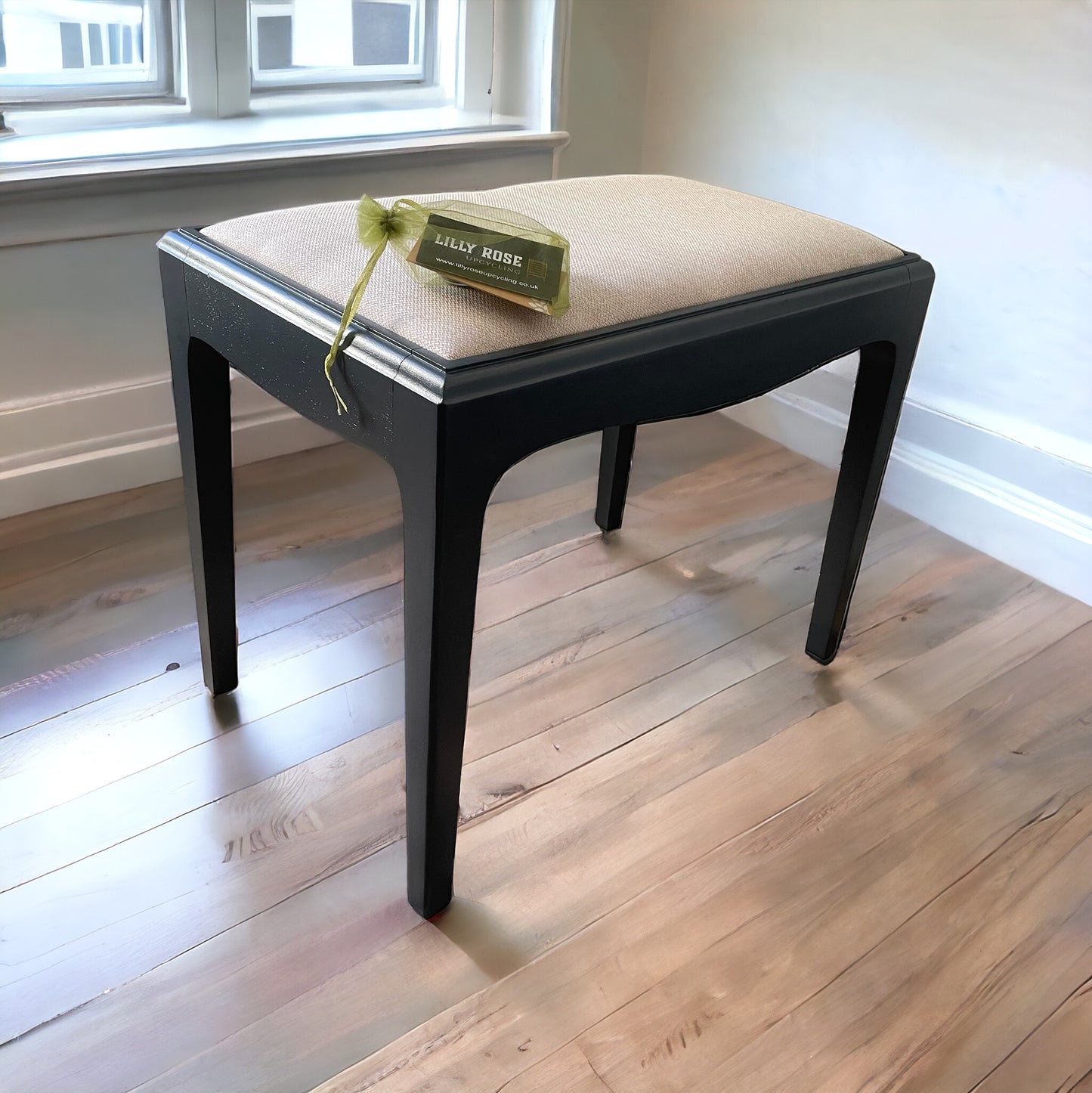 Stag Minstrel Dressing Table 5 x Drawer with stool & triple mirror