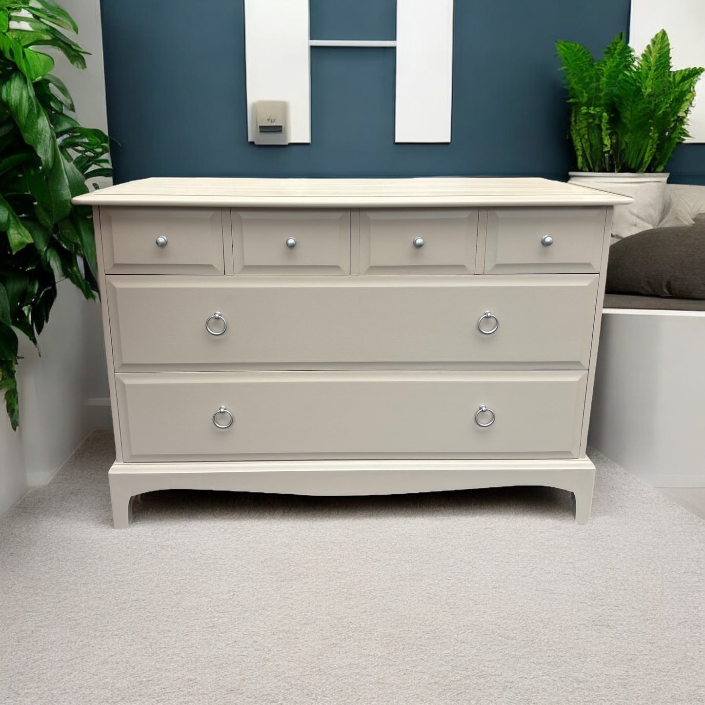 Stag Minstrel 4 over 2 chest of drawers